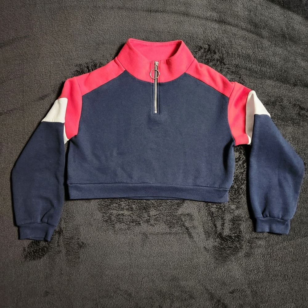 H & M Divided red, white, and blue cropped sweater, size Small